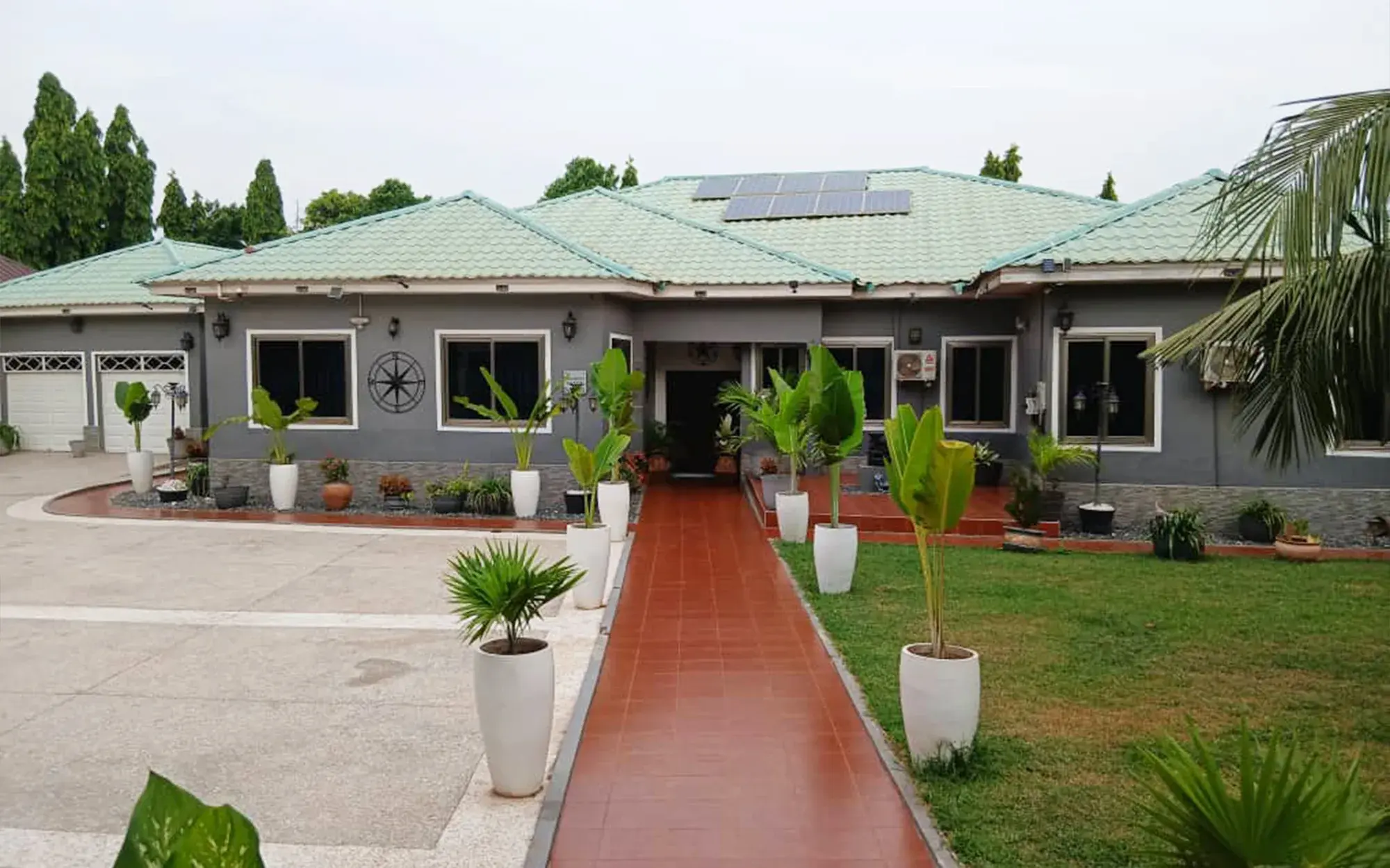 4-Bedroom House, photo 1