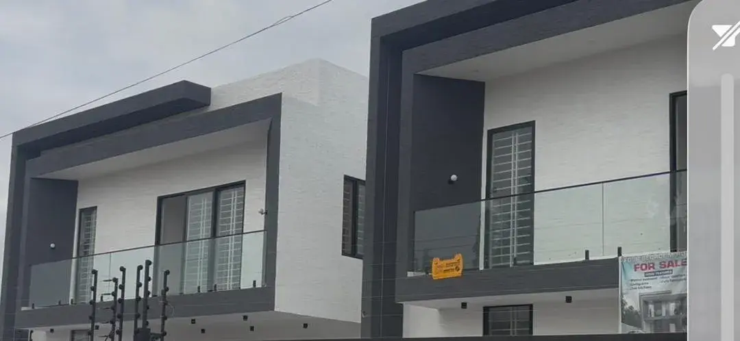 4 bedroom with self-compound tiled, security fence wall in Spintex, photo 1